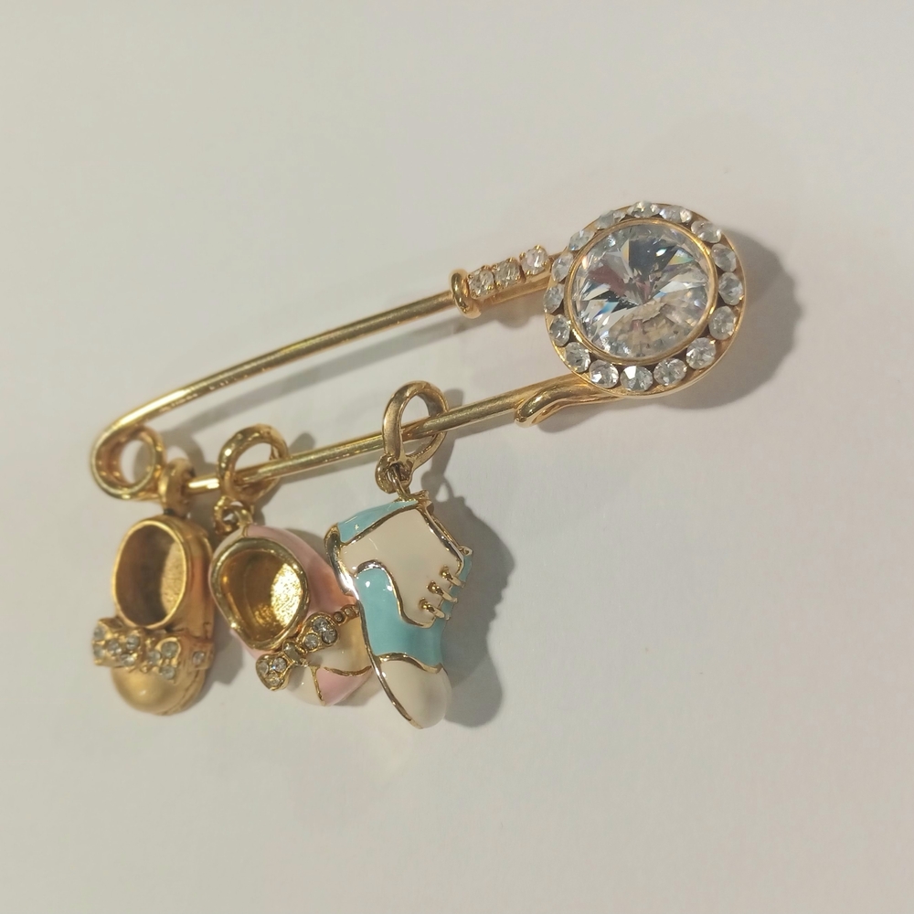 Gender Reveal Baby Shoe Brooch - Picture 4 of 6